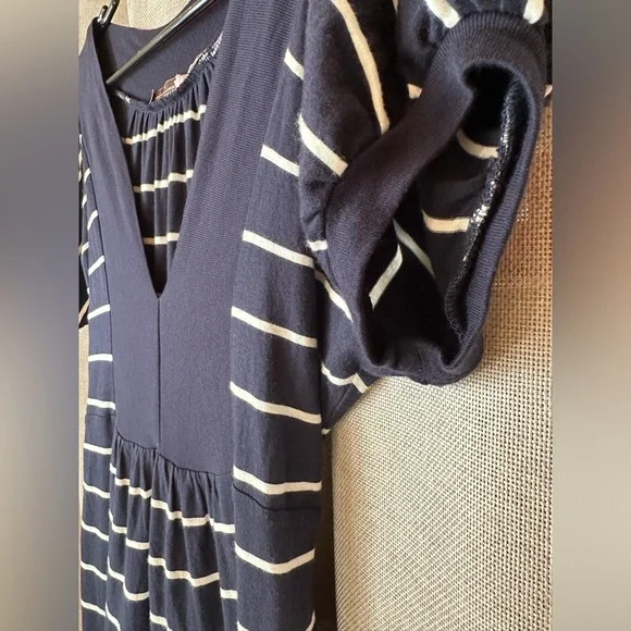 Juicy Couture•short sleeved striped dress•women’s medium•navy & white•tie back - Picture 4 of 15